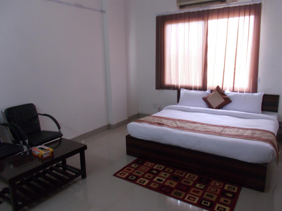 The Radiance Suites And Apartment New Delhi Exterior photo