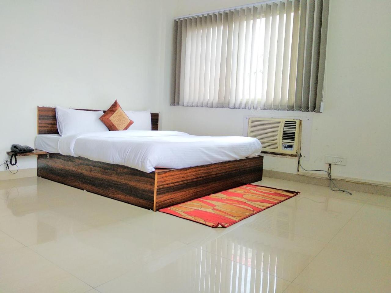 The Radiance Suites And Apartment New Delhi Exterior photo